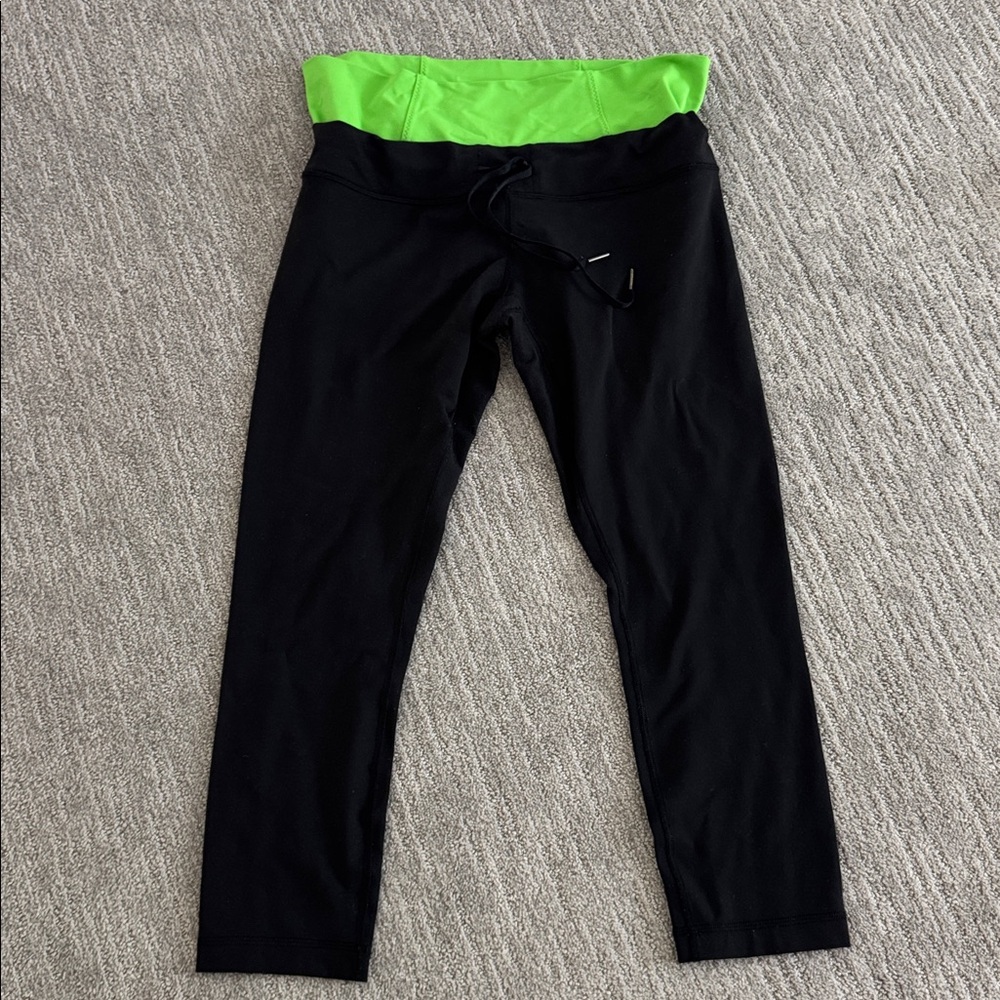 Lululemon Black Leggings with Neon Green Waistband Sz 10